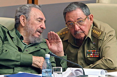 Fidel y Raul Castro